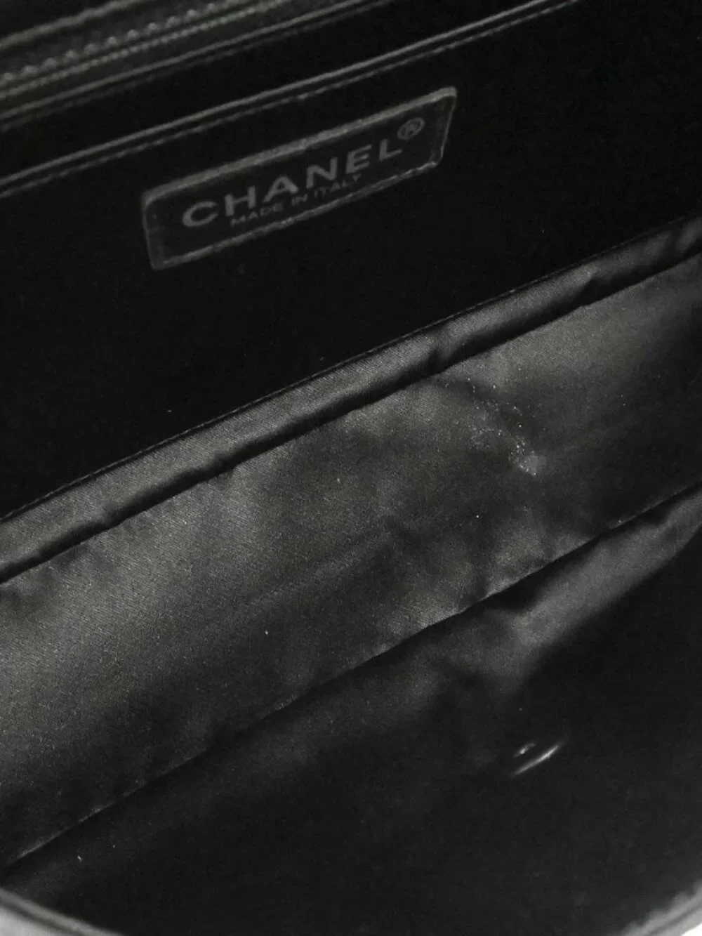 CHANEL outside 	a+